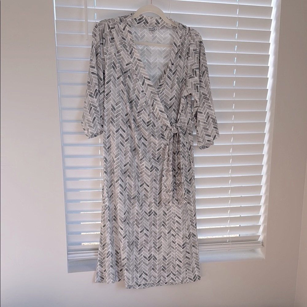 Gray and White Dress with Sleeves